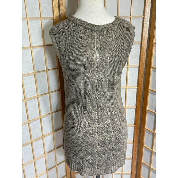Cyrus Med Sleeveless Sweater â - Picture 12 of 13